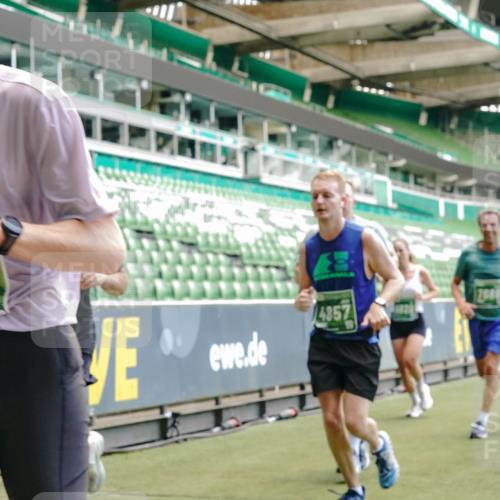 13.09.2026 - 21. swb-Marathon Bremen Michael Burmester http://msf.ph/oto/10421720 13.09.2026 12:59:37 Laufen im Stadion 135, 141, 148, 191, 226, 232, 260, 342, 511, 651, 745, 972, 1080, 1166, 1209, 1281, 1368, 1493, 1494, 1516, 1642, 1650, 1861, 1931, 1935, 1963, 2088, 2210, 2289, 2293, 2306, 2322, 2343, 2367, 2425, 2481, 2517, 2570, 2577, 2686, 2771, 2806, 2807, 2827, 2885, 2899, 2914, 2953, 2961, 2979, 3015, 3021, 3076, 3098, 3105, 3120, 3124, 3145, 3148, 3190, 3233, 3273, 3354, 3435, 3480, 3516, 3531, 3560, 3652, 3729, 3855, 3861, 3930, 3933, 3934, 205 meine-sportfotos.de