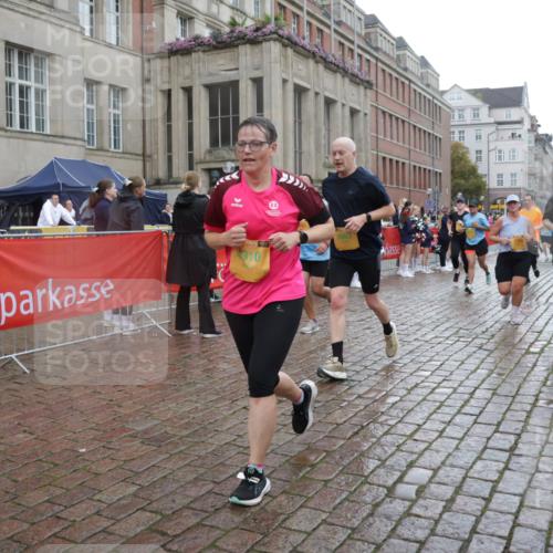 13.09.2026 - Kiel Lauf Yannick Fuchs http://msf.ph/oto/10421786 13.09.2026 10:54:48 Ziel 396, 454, 459, 796, 1063, 1619, 1659, 1940, 2747, 3162, 3511, 3939, 3950, 4091, 4772, 4938, 5302, 5521, 5770, 5890, 5923, 6842, 6889, 7046, 7419, 7696, 8222, 8374, 8484, 8519, 9297, 9424, 10015, 10134, 10148, 10740, 12268, 394, 932, 1127, 1287, 1613, 1765, 2259, 2506, 3729, 4246, 4310, 4502, 4827, 5318, 5560, 5578, 6063, 6166, 6208, 6571, 6887, 7558, 8328, 8640, 8711, 9462, 9633, 1459, 1815, 1973, 3084, 243 meine-sportfotos.de