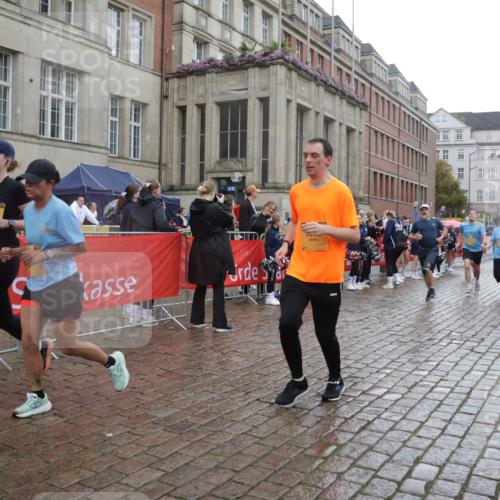 13.09.2026 - Kiel Lauf Yannick Fuchs http://msf.ph/oto/10421821 13.09.2026 10:54:51 Ziel 396, 454, 459, 796, 1063, 1619, 1659, 1940, 2357, 2747, 3162, 3511, 3939, 3950, 4091, 4370, 4772, 5521, 5770, 5890, 5923, 6842, 7046, 7419, 7696, 8222, 8374, 8484, 8519, 9424, 9573, 10134, 10148, 394, 932, 1127, 1287, 1613, 2259, 2506, 4246, 4502, 4827, 5318, 5560, 5578, 6063, 6166, 6208, 6571, 6887, 7558, 8328, 8711, 9462, 9633, 1459, 1815, 1973, 2738, 3084, 3429, 3903, 4898, 5104, 243 meine-sportfotos.de