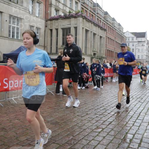 13.09.2026 - Kiel Lauf Yannick Fuchs http://msf.ph/oto/10421905 13.09.2026 10:55:07 Ziel 185, 575, 1232, 1459, 1815, 1973, 2198, 2339, 2548, 2554, 2738, 2813, 3084, 3429, 3699, 3903, 4369, 4403, 4625, 4652, 4665, 4678, 4898, 4902, 5104, 5260, 5645, 5834, 6193, 6490, 6498, 6501, 6583, 6991, 7722, 8121, 8714, 8791, 9131, 9601, 9849, 10032, 10058, 10061, 10170, 10354, 10571, 11157, 11325, 11358, 11453, 12176, 12444, 396, 454, 459, 796, 1063, 1287, 1619, 1659, 1940, 2357, 2506, 2747, 3162, 3511, 3939, 3950, 4091, 4369, 4370, 4502, 4772, 6166, 9633, 313, 1851 meine-sportfotos.de