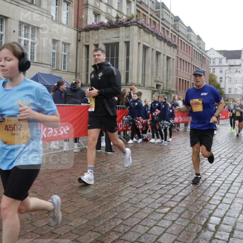13.09.2026 - Kiel Lauf Yannick Fuchs http://msf.ph/oto/10421907 13.09.2026 10:55:08 Ziel 185, 575, 1232, 1459, 1815, 1851, 1973, 2198, 2339, 2548, 2554, 2738, 2813, 3084, 3429, 3699, 3903, 4403, 4625, 4652, 4665, 4678, 4898, 4902, 5104, 5260, 5645, 5834, 6193, 6490, 6498, 6501, 6583, 6991, 7450, 7722, 8121, 8714, 8791, 9131, 9601, 9849, 10032, 10058, 10061, 10170, 10354, 10571, 11157, 11325, 11358, 11453, 12176, 12444, 396, 454, 459, 796, 1063, 1619, 1659, 1940, 2357, 2506, 2747, 3162, 3511, 3939, 3950, 4091, 4369, 4370, 4502, 4625, 4652, 4665, 4772, 4902, 313 meine-sportfotos.de