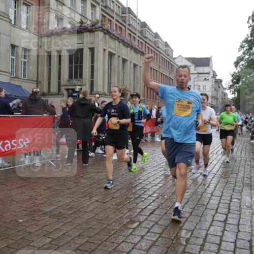 13.09.2026 - Kiel Lauf Yannick Fuchs http://msf.ph/oto/10421934 13.09.2026 10:55:11 Ziel 185, 1459, 1815, 1851, 1973, 2339, 2548, 2738, 3084, 3429, 3903, 4403, 4678, 4898, 5104, 5645, 5834, 6193, 6490, 6498, 6501, 6583, 6991, 7118, 7450, 7566, 7722, 8121, 8714, 8791, 8845, 9131, 10032, 10061, 10354, 10571, 11157, 11325, 11358, 11453, 12176, 12444, 396, 454, 459, 575, 796, 1063, 1232, 1619, 1659, 1940, 2198, 2357, 2554, 2747, 2813, 3162, 3511, 3699, 3939, 3950, 4091, 4369, 4370, 4625, 4652, 4665, 4772, 4902, 7722, 34, 313 meine-sportfotos.de
