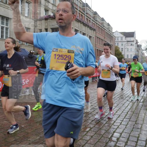 13.09.2026 - Kiel Lauf Yannick Fuchs http://msf.ph/oto/10421941 13.09.2026 10:55:11 Ziel 185, 1459, 1815, 1851, 1973, 2339, 2548, 2738, 3084, 3429, 3903, 4403, 4678, 4898, 5104, 5645, 5834, 6193, 6490, 6498, 6501, 6583, 6991, 7118, 7450, 7566, 7722, 8121, 8714, 8791, 8845, 9131, 10032, 10061, 10354, 10571, 11157, 11325, 11358, 11453, 12176, 12444, 396, 454, 459, 575, 796, 1063, 1232, 1619, 1659, 1940, 2198, 2357, 2554, 2747, 2813, 3162, 3511, 3699, 3939, 3950, 4091, 4369, 4370, 4625, 4652, 4665, 4772, 4902, 7722, 34, 313 meine-sportfotos.de