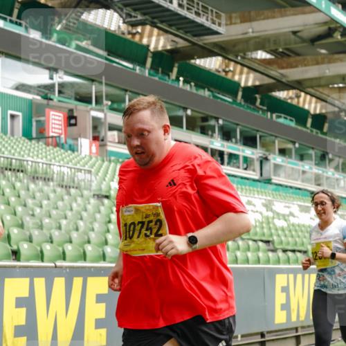 13.09.2026 - 21. swb-Marathon Bremen Michael Burmester http://msf.ph/oto/10422015 13.09.2026 10:45:23 Laufen im Stadion 10137, 10176, 10191, 10192, 10194, 10202, 10242, 10295, 10344, 10430, 10472, 10524, 10568, 10600, 10629, 10651, 10679, 10713, 10756, 10779, 10979, 10997, 10999, 11081, 11181, 11200, 11233, 11244, 11307, 11309, 11355, 11367, 11385, 11408, 11495, 11574, 11629, 11709, 11808, 11821, 11932, 11943, 12057, 12089, 12151, 12153, 12177, 12178, 12224, 12226, 12285, 12311, 12321, 12334, 12374, 12462, 12539, 10148, 10303, 10330 meine-sportfotos.de