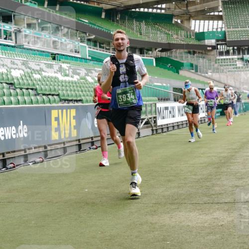 13.09.2026 - 21. swb-Marathon Bremen Michael Burmester http://msf.ph/oto/10422028 13.09.2026 12:59:45 Laufen im Stadion 135, 148, 191, 226, 232, 260, 342, 651, 745, 972, 1080, 1166, 1209, 1281, 1368, 1493, 1494, 1516, 1642, 1650, 1861, 1931, 1935, 1963, 2088, 2210, 2289, 2293, 2306, 2322, 2343, 2367, 2425, 2481, 2517, 2570, 2577, 2686, 2700, 2771, 2806, 2807, 2827, 2885, 2899, 2906, 2914, 2953, 2961, 2979, 3015, 3021, 3076, 3098, 3105, 3120, 3124, 3145, 3168, 3190, 3233, 3273, 3354, 3435, 3480, 3516, 3531, 3560, 3652, 3729, 3855, 3856, 3861, 3930, 3934, 205 meine-sportfotos.de