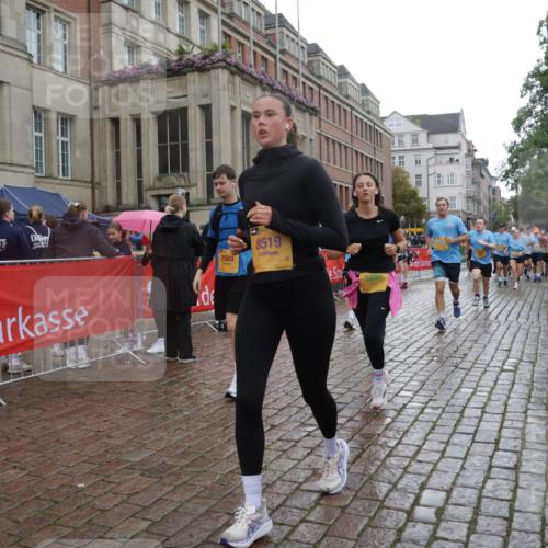 13.09.2026 - Kiel Lauf Yannick Fuchs http://msf.ph/oto/10422082 13.09.2026 10:55:25 Ziel 34, 313, 428, 1841, 2330, 2331, 3379, 3645, 5485, 5544, 5572, 5903, 6800, 6880, 7148, 7966, 8765, 8772, 9858, 10597, 10722, 10936, 11751, 11946, 12610, 185, 454, 575, 1232, 1459, 1815, 1851, 1973, 2198, 2339, 2357, 2548, 2554, 2738, 2747, 2813, 3084, 3429, 3699, 3903, 4369, 4370, 4403, 4625, 4652, 4665, 4678, 4898, 4902, 5104, 5645, 5834, 6193, 6490, 6498, 6501, 6583, 6991, 7118, 7450, 7566, 7722, 8121, 8791, 396, 1619 meine-sportfotos.de