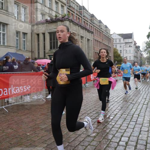 13.09.2026 - Kiel Lauf Yannick Fuchs http://msf.ph/oto/10422085 13.09.2026 10:55:25 Ziel 34, 313, 428, 1841, 2330, 2331, 3379, 3645, 5485, 5544, 5572, 5903, 6800, 6880, 7148, 7966, 8765, 8772, 9858, 10597, 10722, 10936, 11751, 11946, 12610, 185, 454, 575, 1232, 1459, 1815, 1851, 1973, 2198, 2339, 2357, 2548, 2554, 2738, 2747, 2813, 3084, 3429, 3699, 3903, 4369, 4370, 4403, 4625, 4652, 4665, 4678, 4898, 4902, 5104, 5645, 5834, 6193, 6490, 6498, 6501, 6583, 6991, 7118, 7450, 7566, 7722, 8121, 8791, 396, 1619 meine-sportfotos.de