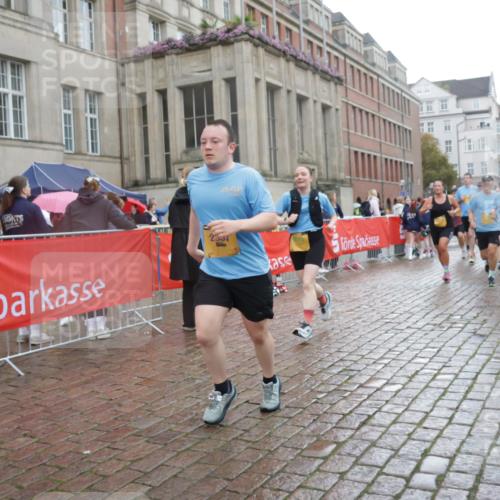 13.09.2026 - Kiel Lauf Yannick Fuchs http://msf.ph/oto/10422114 13.09.2026 10:55:28 Ziel 34, 313, 428, 1841, 2330, 2331, 3105, 3379, 4519, 5485, 5544, 5572, 5822, 5903, 6800, 6880, 7148, 7568, 7966, 8765, 8772, 9014, 9858, 10597, 10722, 10936, 11751, 11946, 12500, 12610, 185, 454, 575, 1232, 1459, 1815, 1851, 1973, 2198, 2339, 2357, 2548, 2554, 2738, 2813, 3084, 3429, 3645, 3699, 3903, 4369, 4370, 4403, 4625, 4652, 4665, 4678, 4898, 4902, 5104, 5645, 5834, 6193, 6490, 6498, 6501, 6583, 6800, 6991, 7118, 7450, 7566, 7722, 8121, 8791, 396, 1619 meine-sportfotos.de