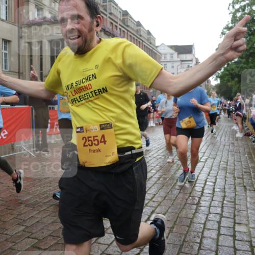 13.09.2026 - Kiel Lauf Yannick Fuchs http://msf.ph/oto/10422172 13.09.2026 10:55:33 Ziel 34, 428, 1841, 1885, 2190, 3105, 3539, 4519, 4594, 5544, 5572, 5822, 5903, 6753, 6880, 6922, 7148, 7568, 7966, 8330, 8765, 8772, 9014, 9651, 9653, 10597, 10722, 11621, 11946, 11952, 12500, 185, 313, 428, 575, 1232, 1459, 1815, 1851, 1973, 2198, 2330, 2331, 2339, 2548, 2554, 2738, 2813, 3084, 3379, 3429, 3645, 3699, 3903, 4403, 4625, 4652, 4665, 4678, 4898, 4902, 5104, 5485, 5645, 5834, 6193, 6490, 6498, 6501, 6583, 6800, 6991, 7118, 7450, 7566, 7722, 8121, 8791, 9858 meine-sportfotos.de