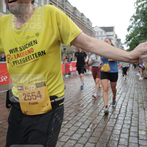 13.09.2026 - Kiel Lauf Yannick Fuchs http://msf.ph/oto/10422175 13.09.2026 10:55:34 Ziel 34, 1841, 1885, 2190, 2208, 3105, 3539, 4519, 4594, 5544, 5572, 5822, 5903, 6753, 6880, 6922, 7148, 7568, 7966, 8330, 8765, 8772, 9014, 9651, 9653, 10597, 10722, 11621, 11946, 11952, 12500, 185, 313, 428, 575, 1232, 1459, 1815, 1841, 1851, 1973, 2198, 2330, 2331, 2339, 2548, 2554, 2738, 2813, 3084, 3379, 3429, 3645, 3699, 3903, 4403, 4678, 4898, 5104, 5485, 5645, 5834, 6193, 6490, 6498, 6501, 6583, 6800, 6991, 7118, 7450, 7566, 7722, 8121, 8791, 9858, 2548 meine-sportfotos.de