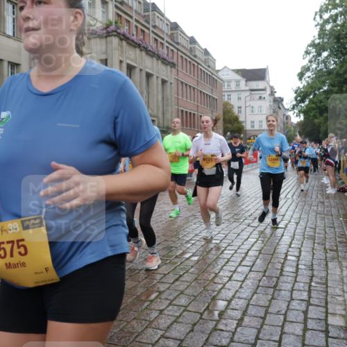 13.09.2026 - Kiel Lauf Yannick Fuchs http://msf.ph/oto/10422194 13.09.2026 10:55:35 Ziel 34, 1885, 2190, 2208, 3105, 3539, 4519, 4594, 5544, 5572, 5822, 5903, 6753, 6880, 6922, 7148, 7568, 7966, 8330, 8346, 8632, 8765, 8772, 9014, 9651, 9653, 10597, 10722, 11621, 11946, 11952, 12500, 185, 313, 428, 575, 1232, 1459, 1815, 1841, 1851, 1973, 2330, 2331, 2339, 2548, 2738, 2813, 3084, 3379, 3429, 3645, 3903, 4403, 4678, 4898, 5104, 5485, 5645, 5834, 6193, 6490, 6498, 6501, 6583, 6800, 6991, 7118, 7450, 7566, 7722, 8121, 8791, 9858, 2548 meine-sportfotos.de