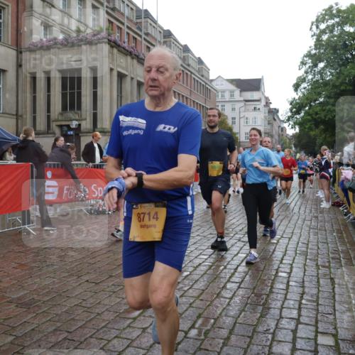 13.09.2026 - Kiel Lauf Yannick Fuchs http://msf.ph/oto/10422218 13.09.2026 10:55:41 Ziel 566, 1673, 1885, 1929, 2190, 2208, 2589, 3105, 3297, 3539, 4519, 4594, 4747, 5822, 6753, 6922, 7568, 7988, 8330, 8346, 8631, 8632, 8722, 9014, 9651, 9653, 11036, 11621, 11952, 12499, 12500, 34, 185, 313, 428, 1459, 1841, 1851, 1973, 2330, 2331, 2738, 3379, 3429, 3645, 3903, 4403, 4678, 4898, 5104, 5485, 5544, 5572, 5645, 5834, 5903, 6490, 6498, 6501, 6800, 6880, 6991, 7118, 7148, 7450, 7566, 7568, 7966, 8765, 8772, 8791, 9858, 10597, 10722, 11946, 12500, 2548 meine-sportfotos.de