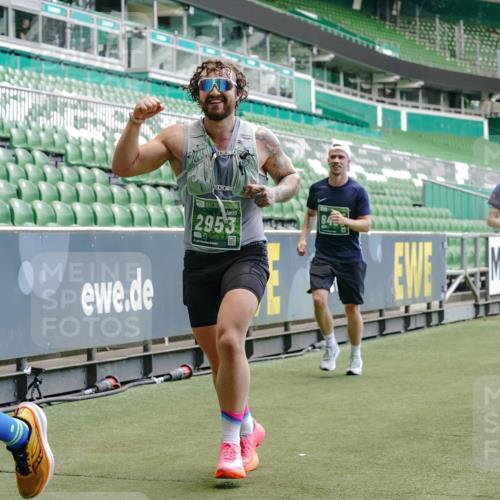 13.09.2026 - 21. swb-Marathon Bremen Michael Burmester http://msf.ph/oto/10422234 13.09.2026 12:59:53 Laufen im Stadion 135, 148, 191, 226, 232, 260, 342, 651, 745, 972, 1080, 1166, 1209, 1368, 1493, 1494, 1516, 1650, 1861, 1935, 1963, 2088, 2210, 2289, 2293, 2306, 2322, 2367, 2427, 2481, 2517, 2570, 2577, 2686, 2700, 2708, 2771, 2806, 2807, 2827, 2885, 2899, 2906, 2914, 2953, 2961, 2979, 3015, 3021, 3076, 3098, 3105, 3120, 3124, 3145, 3168, 3173, 3190, 3233, 3273, 3354, 3435, 3480, 3516, 3531, 3652, 3729, 3774, 3855, 3856, 3861, 3930, 3934 meine-sportfotos.de