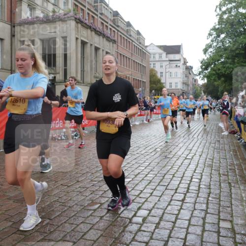 13.09.2026 - Kiel Lauf Yannick Fuchs http://msf.ph/oto/10422306 13.09.2026 10:55:52 Ziel 280, 566, 1264, 1673, 1929, 2264, 2589, 2798, 4556, 4747, 5034, 5279, 5553, 5752, 5772, 7707, 7851, 7988, 8631, 8722, 8733, 8813, 11036, 11196, 12327, 12499, 12579, 34, 313, 428, 1841, 1885, 2190, 2208, 2330, 2331, 3105, 3297, 3379, 3539, 3645, 4519, 4594, 5485, 5544, 5572, 5822, 5903, 6753, 6800, 6880, 6922, 7148, 7568, 7966, 8330, 8346, 8632, 8765, 8772, 9014, 9651, 9653, 9858, 10597, 10722, 11621, 11946, 11952, 12500, 574, 778, 7483, 7118, 7566, 8845 meine-sportfotos.de