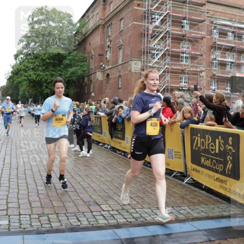 13.09.2026 - Kiel Lauf Yannick Fuchs http://msf.ph/oto/10422510 13.09.2026 09:43:26 Ziel 40, 255, 401, 623, 1857, 4256, 6377, 7099, 7857, 8066, 10189, 10300, 12575, 1040, 1213, 1508, 3041, 3849, 3850, 5530, 5929, 7099, 7532, 7874, 8191, 8808, 9311, 9354, 9629, 9933, 10047, 10118, 11753, 12259, 12678, 1049, 1833, 4171, 5964, 7773, 7905, 8770, 8834, 9323, 9934, 10460, 11246, 12101, 12164, 762, 3827, 3849, 4322, 7874, 8870, 9311, 9629, 11721, 12678 meine-sportfotos.de