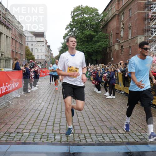 13.09.2026 - Kiel Lauf Yannick Fuchs http://msf.ph/oto/10422621 13.09.2026 09:43:32 Ziel 40, 401, 1049, 1833, 1857, 4171, 4256, 7773, 7857, 7905, 8066, 8770, 8834, 10189, 10300, 11246, 12101, 12575, 255, 623, 1040, 1508, 3041, 3850, 5530, 5929, 6377, 7099, 7532, 8191, 8808, 9354, 9933, 10047, 10118, 11753, 12259, 654, 4522, 5171, 5857, 5964, 7510, 7948, 9323, 9934, 10460, 10641, 12164, 1213, 3849, 5530, 7874, 8191, 9311, 9629, 12678 meine-sportfotos.de
