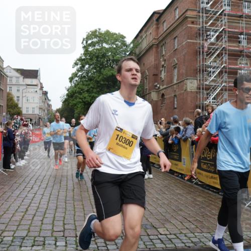 13.09.2026 - Kiel Lauf Yannick Fuchs http://msf.ph/oto/10422627 13.09.2026 09:43:32 Ziel 40, 401, 1049, 1833, 1857, 4171, 4256, 7773, 7857, 7905, 8066, 8770, 8834, 10189, 10300, 11246, 12101, 12575, 255, 623, 1040, 1508, 3041, 3850, 5530, 5929, 6377, 7099, 7532, 8191, 8808, 9354, 9933, 10047, 10118, 11753, 12259, 654, 4522, 5171, 5857, 5964, 7510, 7948, 9323, 9934, 10460, 10641, 12164, 1213, 3849, 5530, 7874, 8191, 9311, 9629, 12678 meine-sportfotos.de
