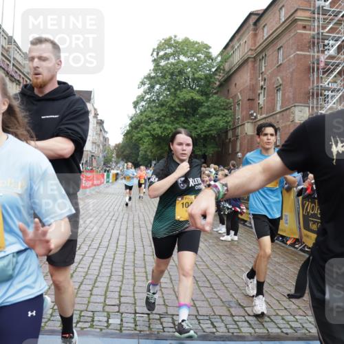 13.09.2026 - Kiel Lauf Yannick Fuchs http://msf.ph/oto/10422697 13.09.2026 09:43:36 Ziel 40, 401, 1049, 1833, 1857, 4171, 7773, 7857, 7905, 8770, 8834, 9323, 9934, 10189, 10300, 10460, 11246, 12101, 12164, 12575, 255, 623, 1040, 1508, 3041, 3850, 4256, 5929, 6377, 7099, 7532, 7857, 8066, 8808, 9354, 9933, 10047, 10118, 11753, 12259, 654, 4522, 5171, 5857, 5964, 7510, 7948, 9814, 10641, 10931, 12376, 1040, 1213, 3850, 5530, 7874, 8191, 11753 meine-sportfotos.de