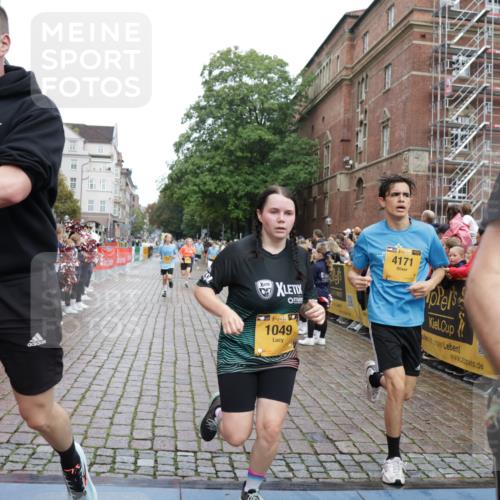 13.09.2026 - Kiel Lauf Yannick Fuchs http://msf.ph/oto/10422700 13.09.2026 09:43:36 Ziel 40, 401, 1049, 1833, 1857, 4171, 7773, 7857, 7905, 8770, 8834, 9323, 9934, 10189, 10300, 10460, 11246, 12101, 12164, 12575, 255, 623, 1040, 1508, 3041, 3850, 4256, 5929, 6377, 7099, 7532, 7857, 8066, 8808, 9354, 9933, 10047, 10118, 11753, 12259, 654, 4522, 5171, 5857, 5964, 7510, 7948, 9814, 10641, 10931, 12376, 1040, 1213, 3850, 5530, 7874, 8191, 11753 meine-sportfotos.de