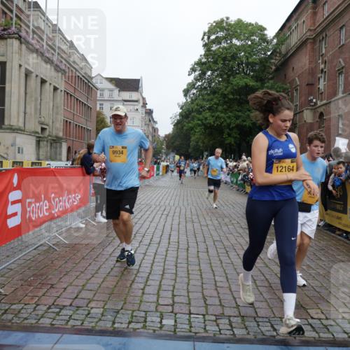 13.09.2026 - Kiel Lauf Yannick Fuchs http://msf.ph/oto/10422780 13.09.2026 09:43:42 Ziel 1049, 1833, 4171, 5964, 7773, 7905, 8770, 8834, 9323, 9934, 10460, 11246, 12101, 12164, 40, 255, 401, 623, 1508, 1857, 3041, 4256, 5929, 6377, 7099, 7532, 7773, 7857, 8066, 8770, 8808, 9933, 10047, 10118, 10189, 10300, 12259, 12575, 654, 4522, 5026, 5171, 5857, 7510, 7948, 9814, 10641, 10931, 11653, 12376, 1040, 3041, 3850, 5530, 9354, 11753, 12259 meine-sportfotos.de