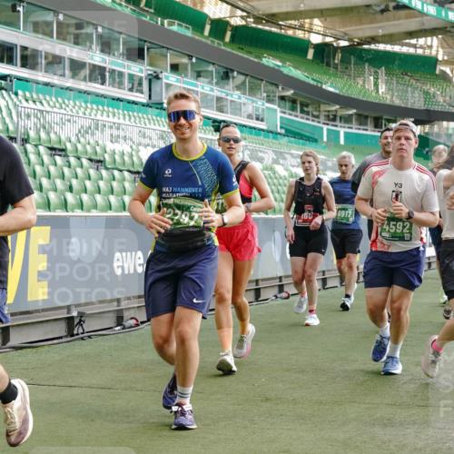 13.09.2026 - 21. swb-Marathon Bremen Michael Burmester http://msf.ph/oto/10422822 13.09.2026 13:23:01 Laufen im Stadion 128, 160, 211, 258, 324, 343, 351, 434, 533, 571, 609, 708, 851, 892, 1060, 1157, 1178, 1259, 1331, 1344, 1417, 1597, 1598, 1657, 1669, 1691, 1729, 1746, 1788, 1883, 2213, 2286, 2290, 2433, 2445, 2475, 2495, 2504, 2526, 2619, 2632, 2652, 2660, 2685, 2711, 2768, 2936, 2964, 2968, 2995, 3022, 3034, 3225, 3252, 3282, 3292, 3347, 3351, 3364, 3395, 3423, 3447, 3505, 3530, 3559, 3682, 3727, 3770, 3784, 3819, 4020, 4054, 4231, 4406, 4407, 4431, 4466, 4467, 4584, 1506 meine-sportfotos.de