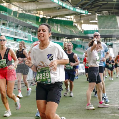13.09.2026 - 21. swb-Marathon Bremen Michael Burmester http://msf.ph/oto/10422850 13.09.2026 13:23:02 Laufen im Stadion 128, 160, 211, 258, 324, 343, 351, 434, 533, 571, 609, 708, 851, 892, 1060, 1157, 1178, 1259, 1331, 1344, 1417, 1597, 1598, 1657, 1669, 1691, 1729, 1746, 1788, 1883, 2213, 2286, 2290, 2433, 2445, 2475, 2495, 2504, 2526, 2619, 2632, 2652, 2660, 2685, 2711, 2768, 2936, 2964, 2968, 2995, 3022, 3034, 3225, 3252, 3282, 3288, 3292, 3347, 3351, 3364, 3395, 3423, 3447, 3505, 3530, 3559, 3682, 3727, 3770, 3784, 3819, 4020, 4054, 4231, 4406, 4407, 4431, 4466, 4467, 4584, 1506 meine-sportfotos.de