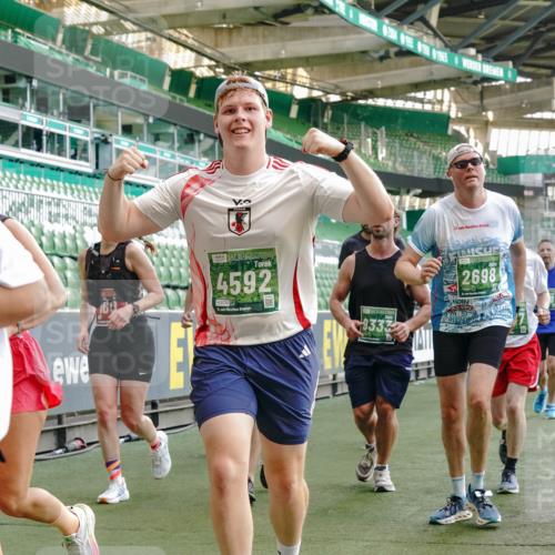 13.09.2026 - 21. swb-Marathon Bremen Michael Burmester http://msf.ph/oto/10422865 13.09.2026 13:23:03 Laufen im Stadion 128, 160, 211, 258, 324, 343, 351, 434, 533, 571, 609, 708, 851, 892, 1060, 1157, 1178, 1259, 1331, 1344, 1417, 1597, 1598, 1657, 1669, 1691, 1729, 1746, 1788, 1883, 2213, 2286, 2290, 2433, 2445, 2475, 2495, 2504, 2526, 2619, 2632, 2652, 2660, 2685, 2711, 2768, 2936, 2964, 2968, 2995, 3034, 3225, 3252, 3282, 3288, 3292, 3347, 3351, 3364, 3395, 3423, 3447, 3505, 3530, 3559, 3682, 3727, 3770, 3784, 3819, 4020, 4054, 4231, 4406, 4407, 4431, 4466, 4467, 4584, 1506 meine-sportfotos.de