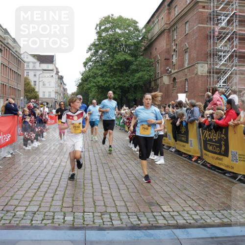 13.09.2026 - Kiel Lauf Yannick Fuchs http://msf.ph/oto/10422871 13.09.2026 09:43:53 Ziel 654, 4522, 5026, 5171, 5857, 7510, 7948, 9814, 10641, 10931, 12376, 40, 401, 623, 1049, 1833, 1857, 4171, 4256, 5964, 6377, 7773, 7857, 7905, 8066, 8770, 8834, 9323, 9934, 10189, 10300, 10460, 11246, 12101, 12164, 12575, 4092, 4283, 6550, 7753, 8300, 11653, 11655, 12098, 12373, 255, 623, 1508, 5929, 6377, 7099, 7532, 8808, 9933, 10047, 10118 meine-sportfotos.de