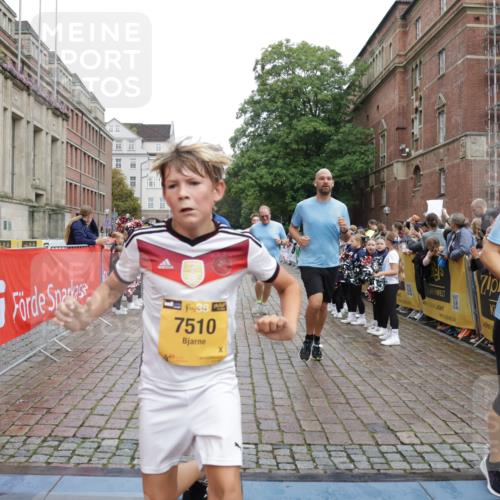 13.09.2026 - Kiel Lauf Yannick Fuchs http://msf.ph/oto/10422901 13.09.2026 09:43:54 Ziel 654, 4522, 5026, 5171, 5857, 7510, 7948, 9814, 10641, 10931, 12376, 40, 401, 1049, 1833, 1857, 4171, 4256, 5964, 6377, 7773, 7857, 7905, 8066, 8770, 8834, 9323, 9934, 10189, 10300, 10460, 11246, 12101, 12164, 12575, 793, 4092, 4283, 6550, 7753, 8300, 11653, 11655, 12098, 12373, 255, 623, 1508, 5929, 6377, 7099, 7532, 8808, 9933, 10118 meine-sportfotos.de