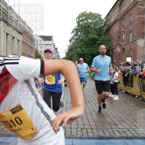 13.09.2026 - Kiel Lauf Yannick Fuchs http://msf.ph/oto/10422909 13.09.2026 09:43:55 Ziel 654, 4522, 5026, 5171, 5857, 7510, 7948, 9814, 10641, 10931, 12376, 40, 401, 1049, 1833, 1857, 4171, 4256, 5964, 6377, 7773, 7857, 7905, 8066, 8770, 8834, 9323, 9934, 10189, 10300, 10460, 11246, 12101, 12164, 12575, 793, 4092, 4283, 6550, 7753, 8300, 11653, 11655, 12098, 12373, 255, 623, 1508, 4256, 5929, 6377, 7099, 7532, 8066, 8808 meine-sportfotos.de