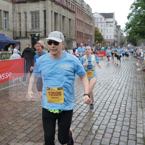 13.09.2026 - Kiel Lauf Yannick Fuchs http://msf.ph/oto/10422986 13.09.2026 10:57:58 Ziel 352, 353, 905, 1220, 1517, 1567, 1778, 2234, 3111, 3661, 4250, 4340, 4497, 4765, 5154, 5163, 5232, 6353, 6425, 8253, 8996, 8998, 9404, 10086, 10318, 12204, 12303, 12473, 12633, 12634, 55, 156, 252, 538, 675, 1070, 1392, 1528, 1748, 2081, 3007, 3445, 3548, 3575, 3667, 3933, 4686, 4754, 4997, 5112, 5375, 5458, 5594, 6697, 6715, 6805, 7255, 7935, 8081, 8548, 8903, 9486, 9925, 10692, 10908, 11345, 11379, 11554, 11762, 11775, 12528, 721, 819, 833, 987, 1253 meine-sportfotos.de