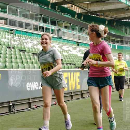 13.09.2026 - 21. swb-Marathon Bremen Michael Burmester http://msf.ph/oto/10423003 13.09.2026 10:46:06 Laufen im Stadion 10137, 10161, 10194, 10202, 10242, 10344, 10430, 10472, 10524, 10535, 10568, 10600, 10651, 10679, 10713, 10895, 10970, 10979, 11050, 11081, 11181, 11200, 11244, 11296, 11309, 11367, 11457, 11495, 11529, 11530, 11546, 11573, 11574, 11579, 11675, 11709, 11760, 11808, 11821, 11932, 12057, 12089, 12151, 12153, 12177, 12178, 12211, 12224, 12226, 12285, 12316, 12317, 12321, 12374, 12422, 12462, 12539, 10002, 10004, 10005, 10148, 10271, 10303, 10330, 10361, 10362 meine-sportfotos.de