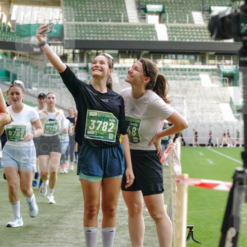 13.09.2026 - 21. swb-Marathon Bremen Michael Burmester http://msf.ph/oto/10423027 13.09.2026 13:23:09 Laufen im Stadion 128, 137, 160, 182, 211, 324, 343, 351, 434, 533, 571, 609, 708, 721, 743, 851, 892, 1157, 1178, 1259, 1331, 1344, 1417, 1597, 1598, 1657, 1669, 1691, 1729, 1746, 1788, 1883, 2213, 2286, 2290, 2433, 2445, 2475, 2495, 2503, 2504, 2526, 2619, 2632, 2652, 2660, 2685, 2711, 2768, 2936, 2964, 2968, 3252, 3282, 3288, 3289, 3292, 3347, 3351, 3364, 3395, 3423, 3447, 3505, 3530, 3559, 3682, 3727, 3770, 3784, 3819, 4020, 4054, 4231, 4406, 4407, 4431, 4466, 4467, 4584, 1506 meine-sportfotos.de