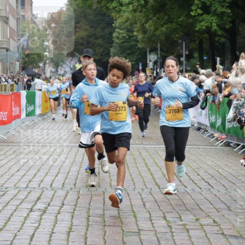 13.09.2026 - Kiel Lauf Yannick Fuchs http://msf.ph/oto/10423029 13.09.2026 09:44:11 Ziel 537, 793, 2031, 4092, 4283, 6550, 7753, 8300, 11653, 11655, 12098, 12373, 12437, 654, 1833, 4522, 5026, 5171, 5857, 5964, 7510, 7948, 9323, 9814, 9934, 10460, 10641, 10931, 12164, 12376, 801, 958, 1053, 1849, 1866, 2045, 2212, 2437, 2868, 3688, 4098, 4573, 6892, 7121, 7430, 7744, 12318, 40, 1049, 1833, 1857, 4171, 7773, 7905, 8770, 8834, 10300, 10460, 11246, 12101, 12164, 12575 meine-sportfotos.de
