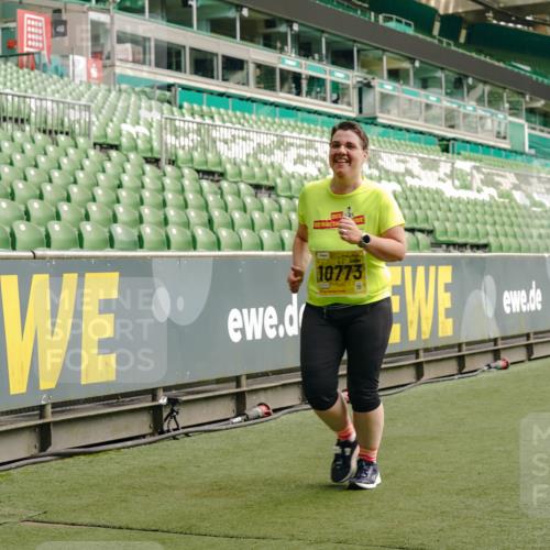 13.09.2026 - 21. swb-Marathon Bremen Michael Burmester http://msf.ph/oto/10423064 13.09.2026 10:46:09 Laufen im Stadion 10137, 10161, 10194, 10202, 10242, 10344, 10430, 10472, 10524, 10535, 10568, 10600, 10651, 10679, 10713, 10895, 10970, 10979, 11050, 11081, 11181, 11200, 11244, 11296, 11309, 11367, 11457, 11495, 11529, 11530, 11546, 11573, 11574, 11579, 11675, 11709, 11760, 11808, 11821, 11932, 12057, 12089, 12151, 12153, 12177, 12178, 12211, 12224, 12226, 12285, 12316, 12317, 12321, 12374, 12422, 12462, 12539, 10002, 10004, 10005, 10148, 10271, 10303, 10330, 10361, 10362 meine-sportfotos.de