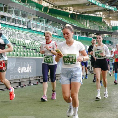 13.09.2026 - 21. swb-Marathon Bremen Michael Burmester http://msf.ph/oto/10423124 13.09.2026 13:23:12 Laufen im Stadion 128, 137, 160, 182, 211, 324, 343, 434, 533, 571, 609, 708, 721, 743, 892, 1157, 1178, 1259, 1331, 1344, 1417, 1597, 1598, 1657, 1669, 1691, 1729, 1746, 1788, 1883, 2213, 2286, 2290, 2433, 2445, 2475, 2495, 2503, 2504, 2526, 2619, 2632, 2652, 2660, 2685, 2711, 2768, 2936, 2964, 2968, 3252, 3282, 3288, 3289, 3292, 3347, 3351, 3364, 3395, 3423, 3447, 3505, 3530, 3559, 3682, 3727, 3770, 3784, 3819, 4020, 4054, 4231, 4406, 4407, 4431, 4466, 4467, 4584, 1506 meine-sportfotos.de