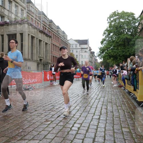 13.09.2026 - Kiel Lauf Yannick Fuchs http://msf.ph/oto/10423131 13.09.2026 10:58:18 Ziel 721, 819, 833, 987, 1253, 1404, 1858, 1910, 2309, 2752, 3222, 3325, 3326, 3671, 3842, 4160, 4212, 5172, 5314, 5605, 5668, 6345, 6982, 7256, 7340, 7482, 7949, 9309, 9458, 9476, 9827, 10364, 10805, 11460, 12123, 12199, 12456, 12701, 12821, 12840, 352, 353, 721, 905, 1220, 1351, 1517, 1528, 1567, 1778, 2234, 3111, 3575, 3661, 4250, 4340, 4497, 4592, 4754, 4765, 5154, 5163, 5232, 5458, 5540, 5958, 6353, 6425, 6805, 91 meine-sportfotos.de