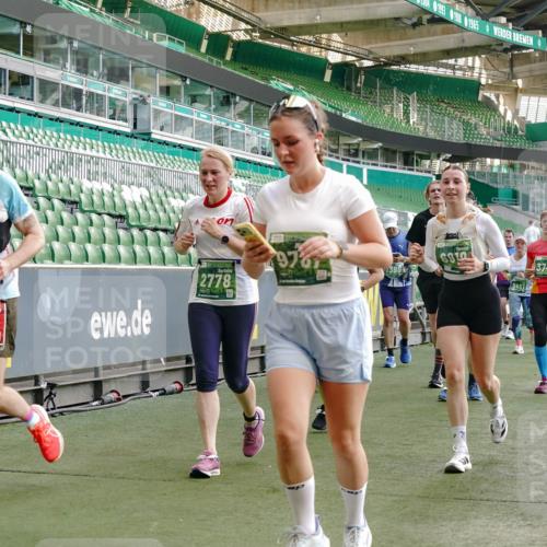 13.09.2026 - 21. swb-Marathon Bremen Michael Burmester http://msf.ph/oto/10423133 13.09.2026 13:23:12 Laufen im Stadion 128, 137, 160, 182, 211, 324, 343, 434, 533, 571, 609, 708, 721, 743, 892, 1157, 1178, 1259, 1331, 1344, 1417, 1597, 1598, 1657, 1669, 1691, 1729, 1746, 1788, 1883, 2213, 2286, 2290, 2433, 2445, 2475, 2495, 2503, 2504, 2526, 2619, 2632, 2652, 2660, 2685, 2711, 2768, 2936, 2964, 2968, 3252, 3282, 3288, 3289, 3292, 3347, 3351, 3364, 3395, 3423, 3447, 3505, 3530, 3559, 3682, 3727, 3770, 3784, 3819, 4020, 4054, 4231, 4406, 4407, 4431, 4466, 4467, 4584, 1506 meine-sportfotos.de
