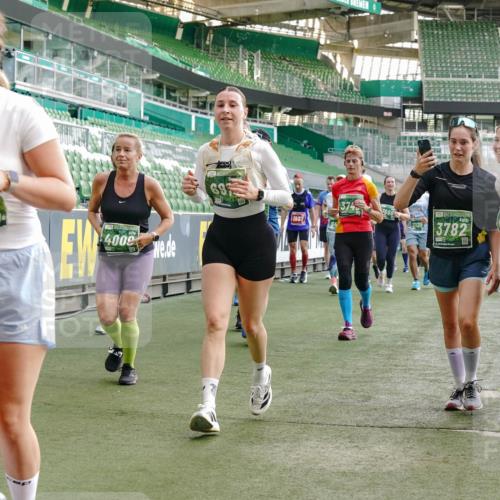13.09.2026 - 21. swb-Marathon Bremen Michael Burmester http://msf.ph/oto/10423142 13.09.2026 13:23:12 Laufen im Stadion 128, 137, 160, 182, 211, 324, 343, 434, 533, 571, 609, 708, 721, 743, 892, 1157, 1178, 1259, 1331, 1344, 1417, 1597, 1598, 1657, 1669, 1691, 1729, 1746, 1788, 1883, 2213, 2286, 2290, 2433, 2445, 2475, 2495, 2503, 2504, 2526, 2619, 2632, 2652, 2660, 2685, 2711, 2768, 2936, 2964, 2968, 3252, 3282, 3288, 3289, 3292, 3347, 3351, 3364, 3395, 3423, 3447, 3505, 3530, 3559, 3682, 3727, 3770, 3784, 3819, 4020, 4054, 4231, 4406, 4407, 4431, 4466, 4467, 4584, 1506 meine-sportfotos.de