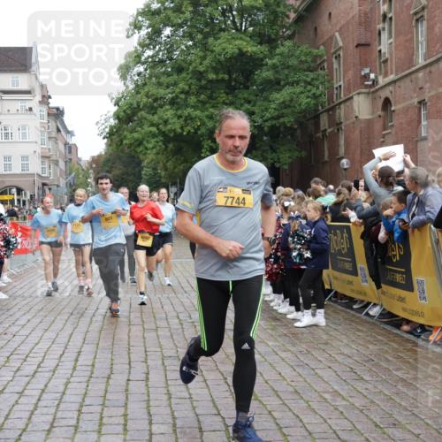 13.09.2026 - Kiel Lauf Yannick Fuchs http://msf.ph/oto/10423254 13.09.2026 09:44:26 Ziel 537, 801, 958, 1053, 1849, 1866, 2031, 2045, 2212, 2437, 2868, 3688, 4098, 4573, 6892, 7121, 7430, 7744, 12318, 12437, 537, 793, 2031, 4092, 4283, 5026, 5171, 6550, 7510, 7753, 7948, 8300, 9814, 10641, 10931, 11653, 11655, 12098, 12373, 12376, 12437, 912, 1224, 2787, 3198, 3209, 4316, 4693, 6895, 7356, 7460, 9986, 11046, 12161, 12218, 654, 4522, 5171, 5857, 7510, 7948, 9814, 10641, 10931, 12376 meine-sportfotos.de