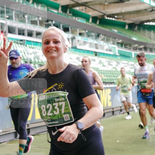 13.09.2026 - 21. swb-Marathon Bremen Michael Burmester http://msf.ph/oto/10423304 13.09.2026 13:00:26 Laufen im Stadion 135, 191, 226, 232, 242, 260, 318, 342, 440, 651, 687, 745, 972, 1080, 1166, 1209, 1368, 1493, 1494, 1516, 1650, 1861, 1935, 1963, 2088, 2210, 2289, 2293, 2306, 2322, 2370, 2409, 2427, 2481, 2485, 2490, 2517, 2560, 2561, 2570, 2627, 2658, 2686, 2700, 2708, 2781, 2806, 2827, 2899, 2906, 2914, 2953, 2961, 2967, 2979, 3015, 3076, 3105, 3124, 3145, 3168, 3173, 3190, 3233, 3273, 3354, 3375, 3385, 3480, 3516, 3524, 3531, 3642, 3652, 3729, 3774, 3855, 3856, 3861, 3930, 3934 meine-sportfotos.de