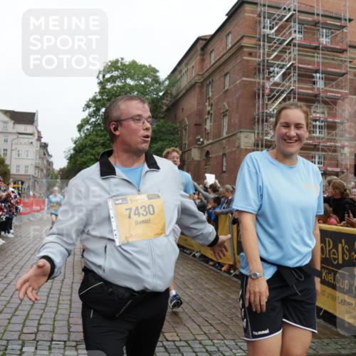 13.09.2026 - Kiel Lauf Yannick Fuchs http://msf.ph/oto/10423329 13.09.2026 09:44:31 Ziel 801, 958, 1053, 1849, 1866, 2045, 2212, 2787, 2868, 3198, 3209, 4098, 4316, 6892, 6895, 7121, 7430, 7744, 12161, 12318, 537, 793, 1053, 2031, 2437, 3688, 4092, 4283, 4573, 5026, 6550, 7753, 8300, 11653, 11655, 12098, 12318, 12373, 12437, 912, 1224, 4693, 7356, 7460, 9986, 10777, 11046, 11239, 12218, 4522, 5026, 5171, 5857, 7510, 7948, 9814, 10641, 10931, 12376 meine-sportfotos.de