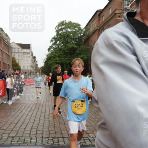 13.09.2026 - Kiel Lauf Yannick Fuchs http://msf.ph/oto/10423333 13.09.2026 09:44:32 Ziel 801, 912, 958, 1849, 1866, 2045, 2212, 2787, 2868, 3198, 3209, 4098, 4316, 6892, 6895, 7121, 7430, 7744, 12161, 537, 793, 1053, 2031, 2437, 3688, 4092, 4283, 4573, 5026, 6550, 7753, 8300, 11653, 11655, 12098, 12318, 12373, 12437, 1224, 4693, 5939, 6023, 7356, 7460, 9986, 10777, 11046, 11239, 12218, 5026, 5171, 5857, 7510, 7948, 9814, 10641, 10931, 12376 meine-sportfotos.de