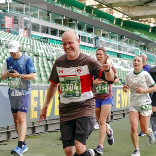 13.09.2026 - 21. swb-Marathon Bremen Michael Burmester http://msf.ph/oto/10423380 13.09.2026 13:23:22 Laufen im Stadion 137, 160, 182, 211, 324, 343, 434, 533, 571, 609, 708, 721, 739, 743, 892, 1157, 1178, 1259, 1273, 1331, 1597, 1598, 1657, 1669, 1691, 1746, 1788, 1883, 1944, 2213, 2252, 2286, 2290, 2433, 2445, 2465, 2475, 2495, 2503, 2504, 2526, 2619, 2632, 2660, 2685, 2711, 2768, 2936, 2964, 2968, 3252, 3282, 3288, 3289, 3292, 3312, 3347, 3351, 3364, 3395, 3423, 3447, 3505, 3530, 3559, 3682, 3727, 3770, 3784, 3819, 4020, 4054, 4231, 4406, 4407, 4431, 4466, 4467, 4584, 1506 meine-sportfotos.de