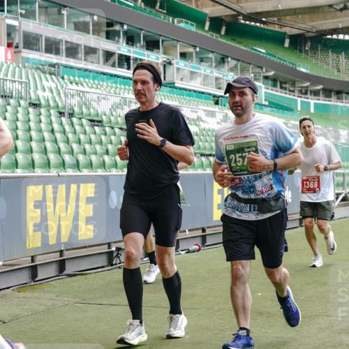13.09.2026 - 21. swb-Marathon Bremen Michael Burmester http://msf.ph/oto/10423381 13.09.2026 13:00:28 Laufen im Stadion 135, 191, 232, 242, 260, 318, 342, 440, 651, 687, 745, 1080, 1166, 1209, 1368, 1493, 1494, 1516, 1650, 1861, 1935, 1963, 2088, 2210, 2289, 2293, 2306, 2322, 2370, 2409, 2427, 2481, 2485, 2490, 2491, 2517, 2560, 2561, 2570, 2627, 2658, 2686, 2700, 2708, 2781, 2806, 2827, 2899, 2906, 2914, 2953, 2961, 2967, 2979, 3015, 3076, 3105, 3124, 3145, 3168, 3173, 3190, 3273, 3354, 3375, 3385, 3480, 3516, 3524, 3531, 3642, 3652, 3729, 3774, 3855, 3856, 3861, 3930 meine-sportfotos.de