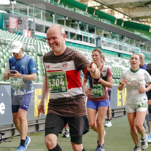 13.09.2026 - 21. swb-Marathon Bremen Michael Burmester http://msf.ph/oto/10423390 13.09.2026 13:23:22 Laufen im Stadion 137, 160, 182, 211, 324, 343, 434, 533, 571, 609, 708, 721, 739, 743, 892, 1157, 1178, 1259, 1273, 1331, 1597, 1598, 1657, 1669, 1691, 1746, 1788, 1883, 1944, 2213, 2252, 2286, 2290, 2433, 2445, 2465, 2475, 2495, 2503, 2504, 2526, 2619, 2632, 2660, 2685, 2711, 2768, 2936, 2964, 2968, 3252, 3282, 3288, 3289, 3292, 3312, 3347, 3351, 3364, 3395, 3423, 3447, 3505, 3530, 3559, 3682, 3727, 3770, 3784, 3819, 4020, 4054, 4231, 4406, 4407, 4431, 4466, 4467, 4584, 1506 meine-sportfotos.de