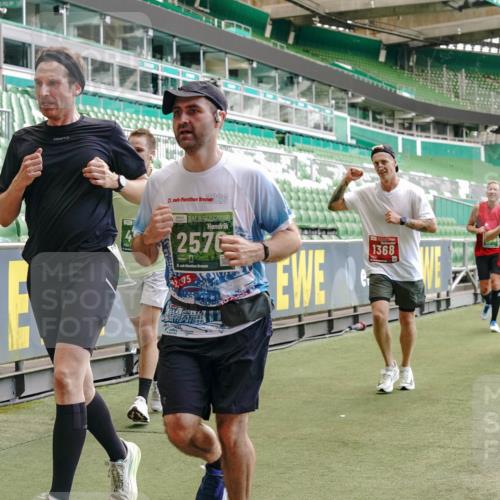 13.09.2026 - 21. swb-Marathon Bremen Michael Burmester http://msf.ph/oto/10423391 13.09.2026 13:00:28 Laufen im Stadion 135, 191, 232, 242, 260, 318, 342, 440, 651, 687, 745, 1080, 1166, 1209, 1368, 1493, 1494, 1516, 1650, 1861, 1935, 1963, 2088, 2210, 2289, 2293, 2306, 2322, 2370, 2409, 2427, 2481, 2485, 2490, 2491, 2517, 2560, 2561, 2570, 2627, 2658, 2686, 2700, 2708, 2781, 2806, 2827, 2899, 2906, 2914, 2953, 2961, 2967, 2979, 3015, 3076, 3105, 3124, 3145, 3168, 3173, 3190, 3273, 3354, 3375, 3385, 3480, 3516, 3524, 3531, 3642, 3652, 3729, 3774, 3855, 3856, 3861, 3930 meine-sportfotos.de