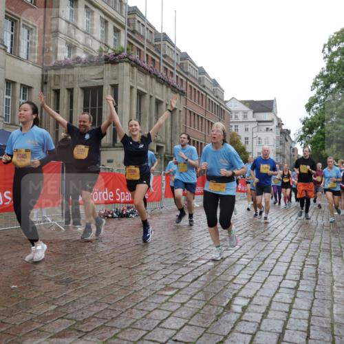 13.09.2026 - Kiel Lauf Yannick Fuchs http://msf.ph/oto/10423453 13.09.2026 10:58:45 Ziel 79, 1521, 2156, 2307, 2473, 2559, 2896, 2994, 3943, 3944, 4395, 6497, 7888, 8004, 8059, 8348, 8841, 9417, 10969, 11514, 11699, 12659, 12672, 91, 819, 833, 971, 1253, 1404, 1858, 1910, 1978, 2309, 2461, 2752, 2965, 3222, 3235, 3237, 3325, 3326, 3559, 3671, 3833, 3842, 4160, 4212, 4456, 5172, 5314, 5605, 5668, 5775, 6345, 6906, 6982, 7256, 7315, 7340, 7367, 7482, 7738, 7856, 7888, 7949, 8381, 8752, 9132, 9417, 9458, 9809, 9827, 9937, 10135, 10503, 10878, 11023, 724, 905, 8253 meine-sportfotos.de