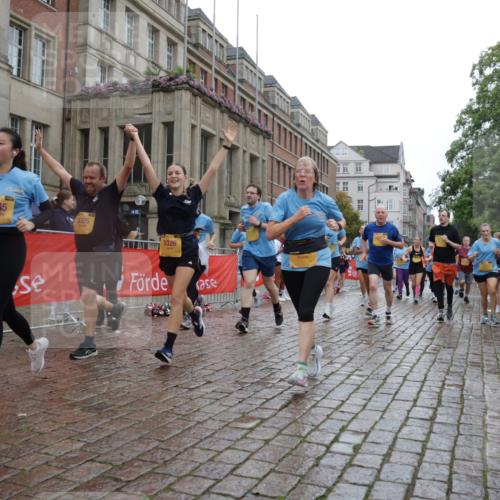 13.09.2026 - Kiel Lauf Yannick Fuchs http://msf.ph/oto/10423457 13.09.2026 10:58:45 Ziel 79, 1521, 2156, 2307, 2473, 2559, 2896, 2994, 3943, 3944, 4395, 6497, 7888, 8004, 8059, 8348, 8841, 9417, 10969, 11514, 11699, 12659, 12672, 91, 819, 833, 971, 1253, 1404, 1858, 1910, 1978, 2309, 2461, 2752, 2965, 3222, 3235, 3237, 3325, 3326, 3559, 3671, 3833, 3842, 4160, 4212, 4456, 5172, 5314, 5605, 5668, 5775, 6345, 6906, 6982, 7256, 7315, 7340, 7367, 7482, 7738, 7856, 7888, 7949, 8381, 8752, 9132, 9417, 9458, 9809, 9827, 9937, 10135, 10503, 10878, 11023, 724, 905, 8253 meine-sportfotos.de