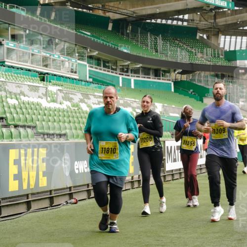 13.09.2026 - 21. swb-Marathon Bremen Michael Burmester http://msf.ph/oto/10423468 13.09.2026 10:46:29 Laufen im Stadion 10137, 10161, 10194, 10202, 10242, 10344, 10349, 10430, 10472, 10524, 10535, 10568, 10600, 10651, 10895, 10933, 10970, 10979, 11050, 11181, 11200, 11244, 11296, 11309, 11367, 11457, 11529, 11530, 11546, 11573, 11574, 11579, 11639, 11675, 11709, 11760, 11808, 11821, 12057, 12089, 12153, 12177, 12178, 12211, 12224, 12285, 12316, 12317, 12374, 12422, 12462, 12539, 10002, 10004, 10005, 10148, 10271, 10303, 10325, 10330, 10335, 10361, 10362, 10459, 10513 meine-sportfotos.de